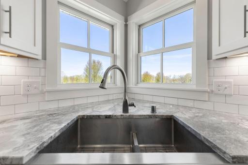 40-web-or-mls-21576 Meadowbrook Ave-99.jpg
