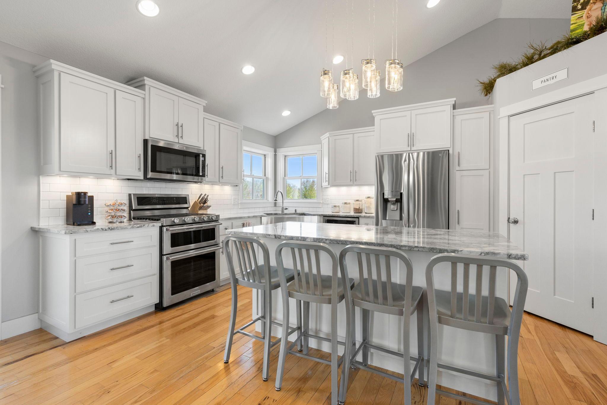 35-web-or-mls-21576 Meadowbrook Ave-84.jpg