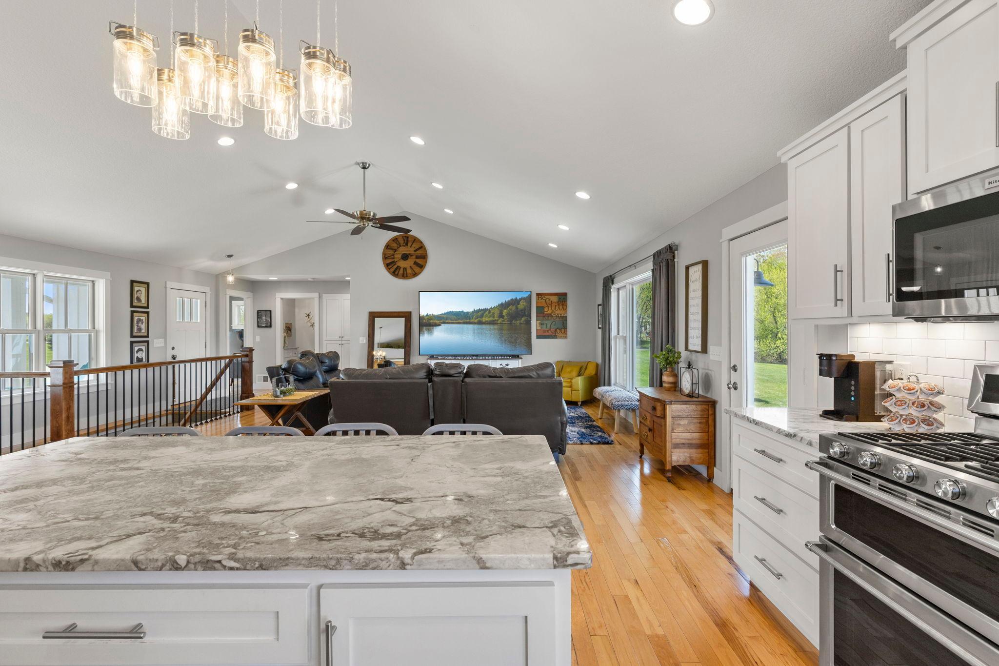 37-web-or-mls-21576 Meadowbrook Ave-90.jpg