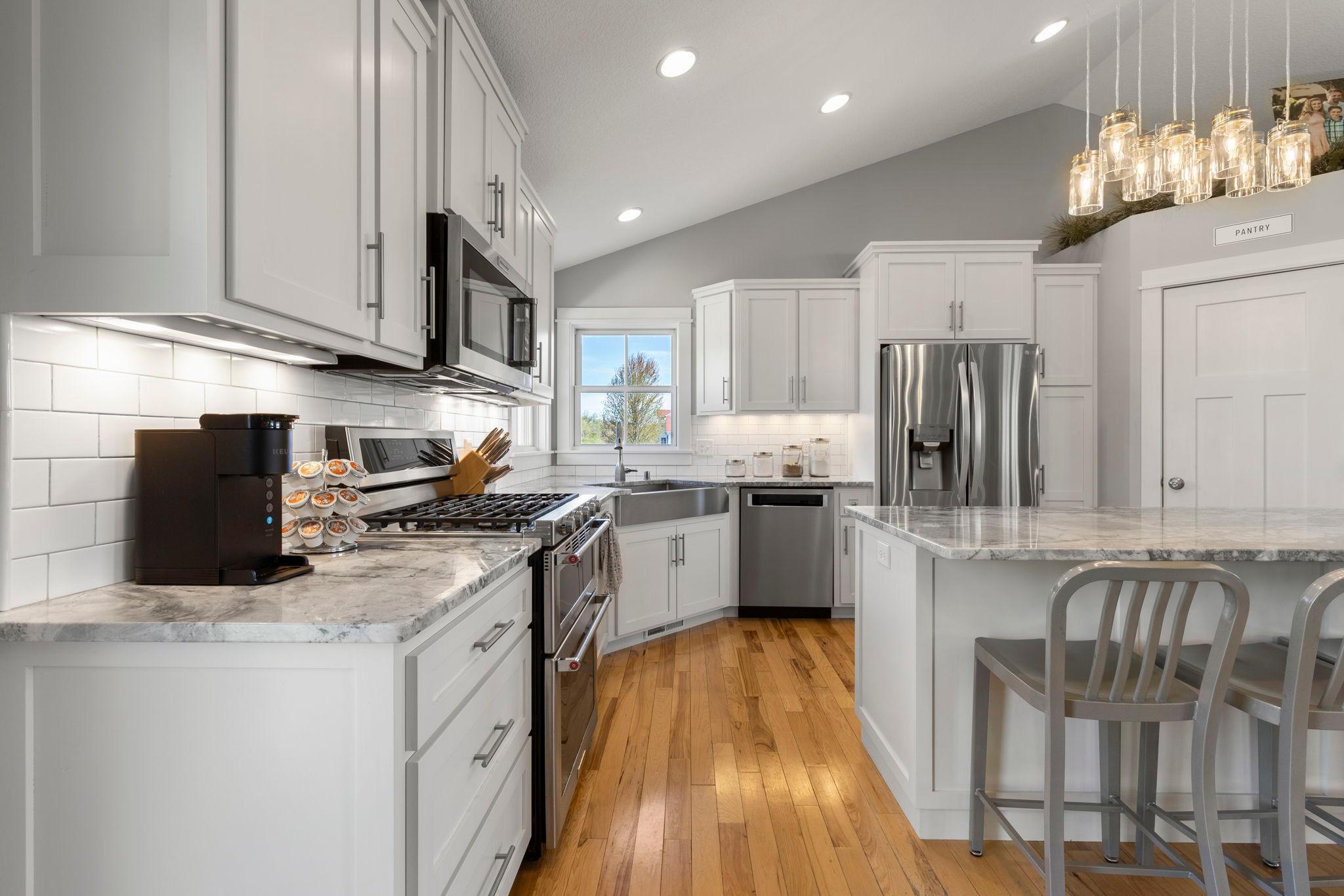 34-web-or-mls-21576 Meadowbrook Ave-81.jpg