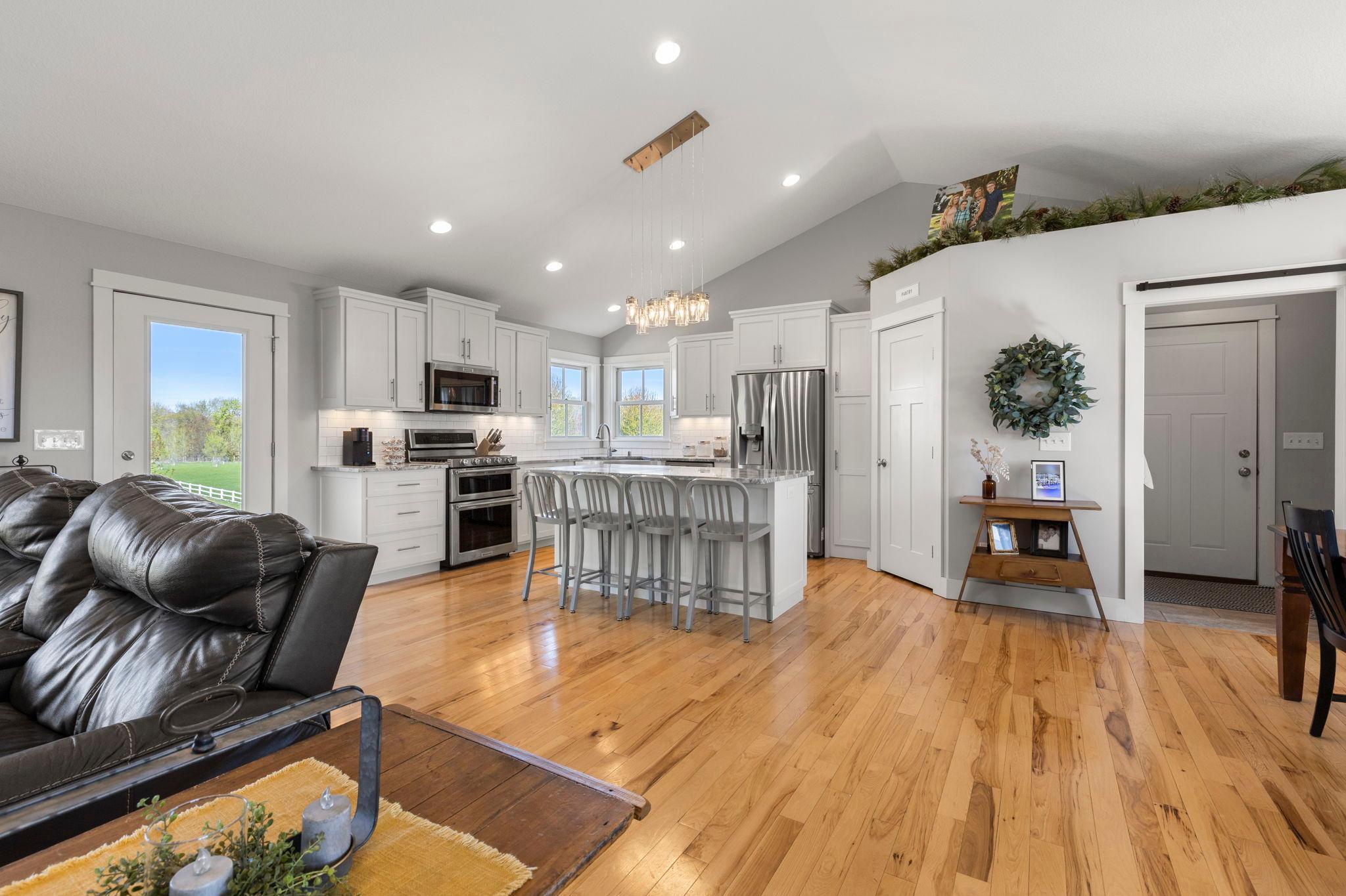 27-web-or-mls-21576 Meadowbrook Ave-66.jpg