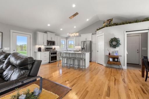 27-web-or-mls-21576 Meadowbrook Ave-66.jpg