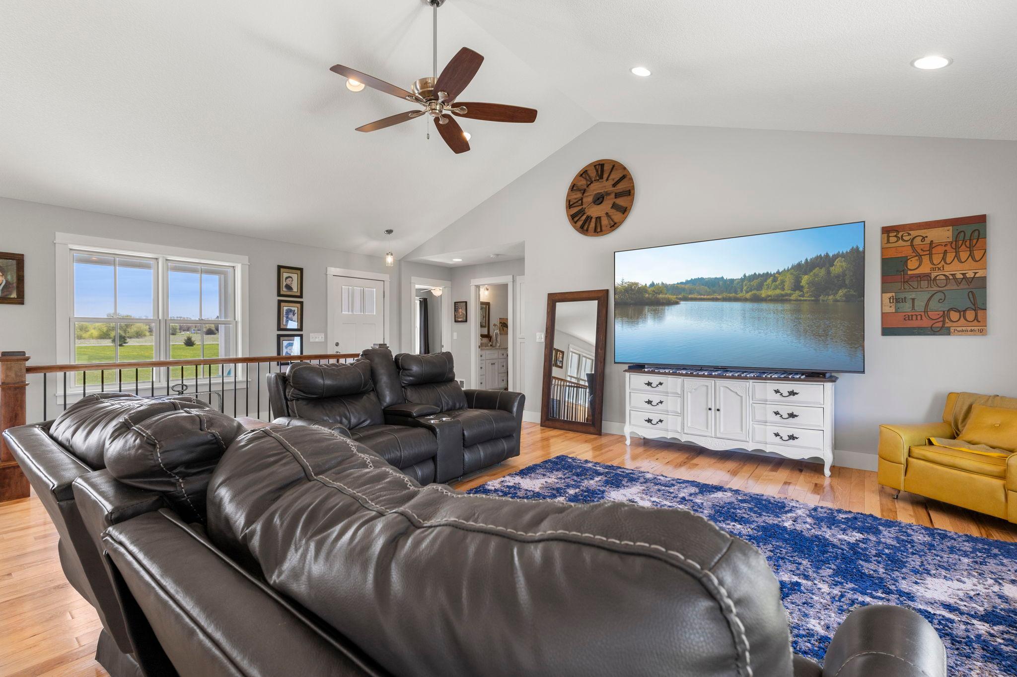 28-web-or-mls-21576 Meadowbrook Ave-78.jpg