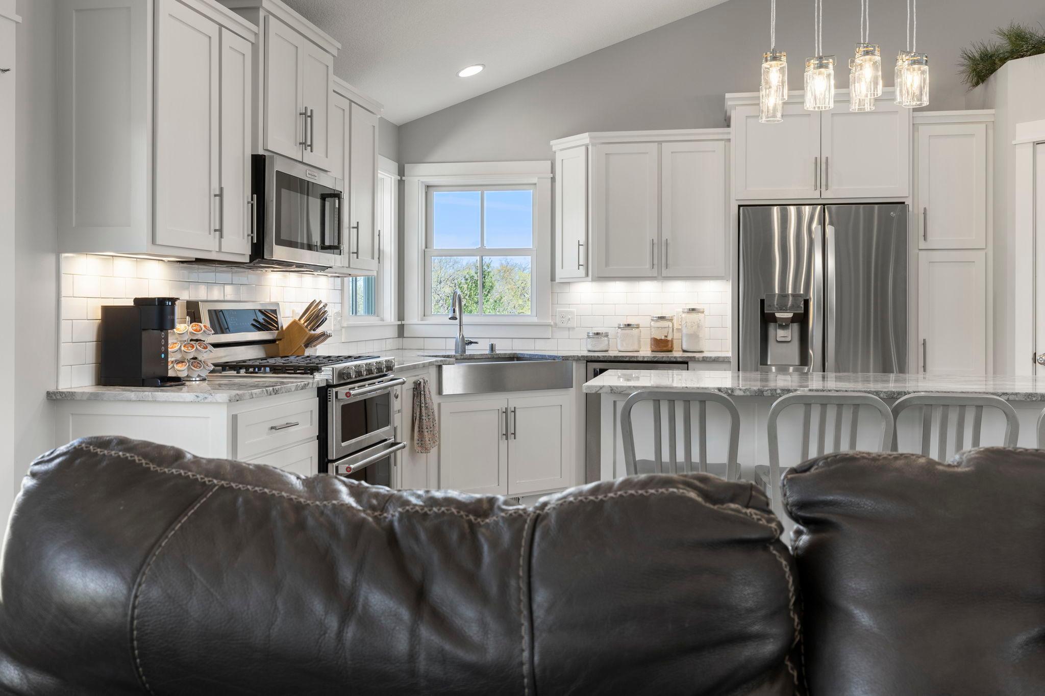 25-web-or-mls-21576 Meadowbrook Ave-177.jpg