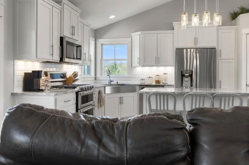 25-web-or-mls-21576 Meadowbrook Ave-177.jpg