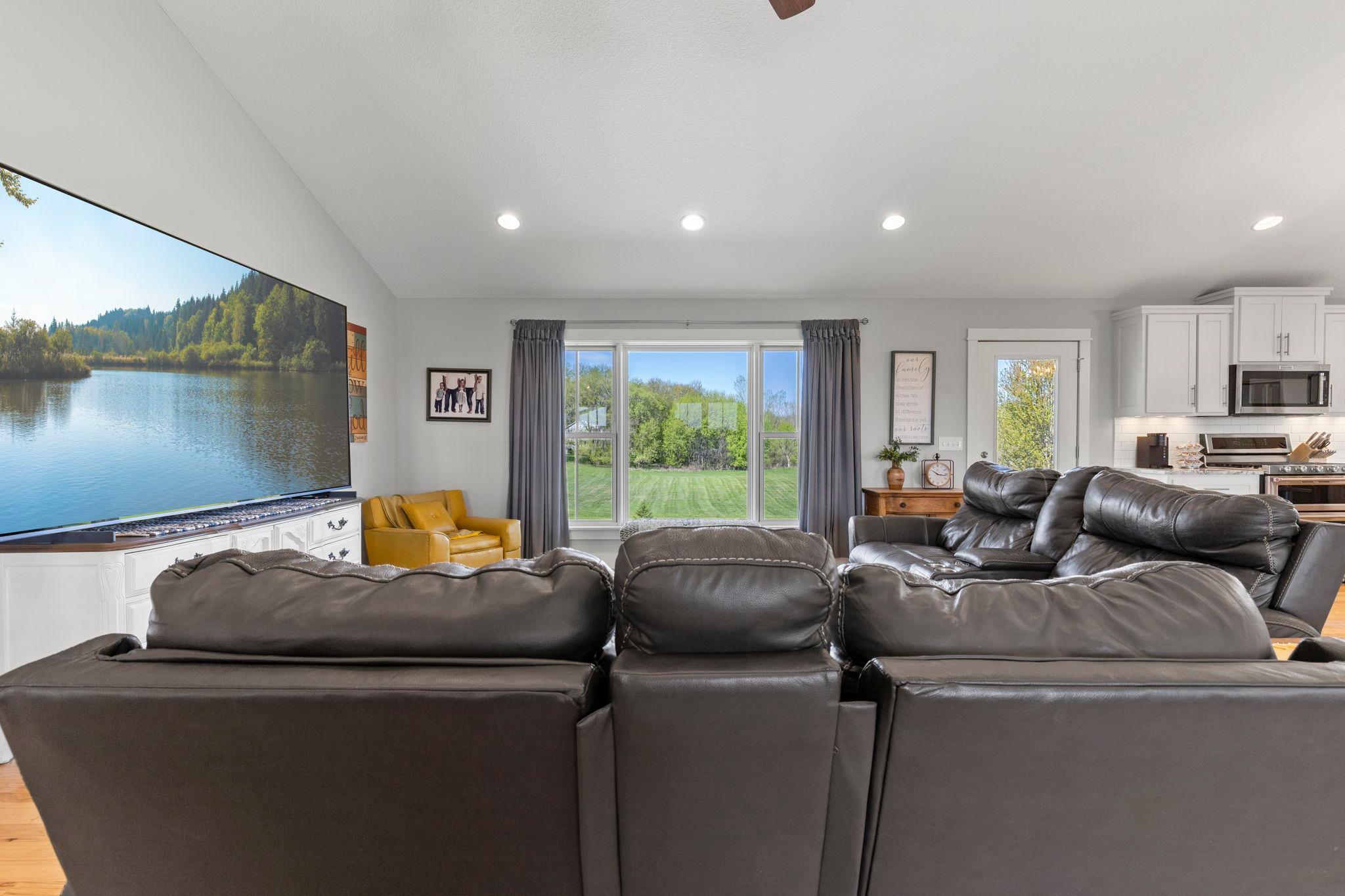 26-web-or-mls-21576 Meadowbrook Ave-63.jpg