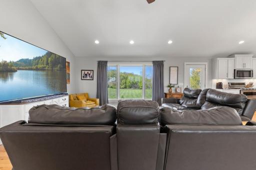 26-web-or-mls-21576 Meadowbrook Ave-63.jpg