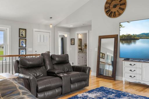 29-web-or-mls-21576 Meadowbrook Ave-102.jpg