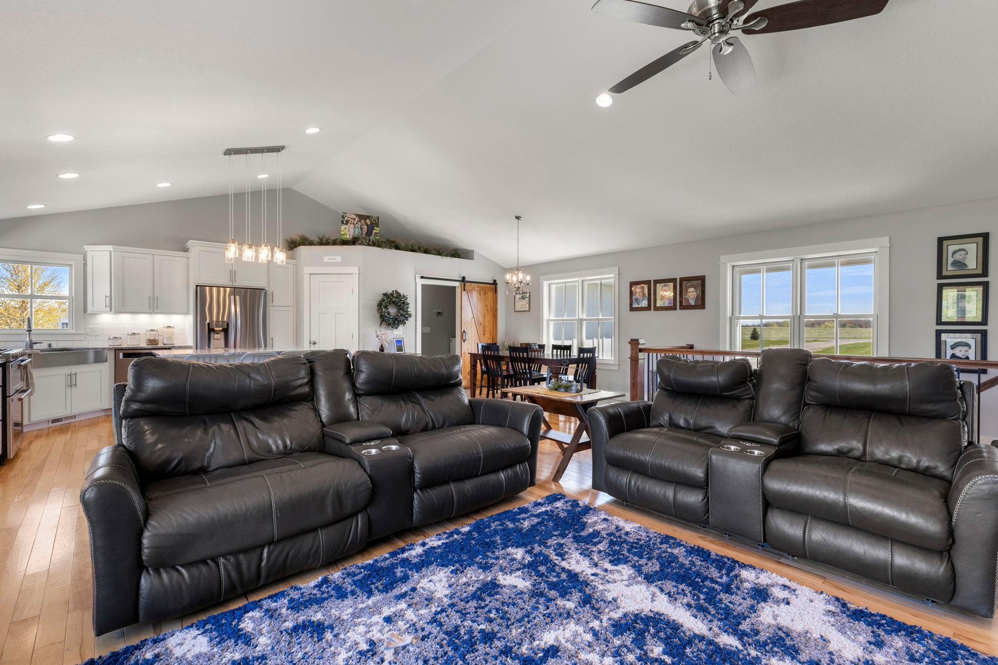 24-web-or-mls-21576 Meadowbrook Ave-174.jpg