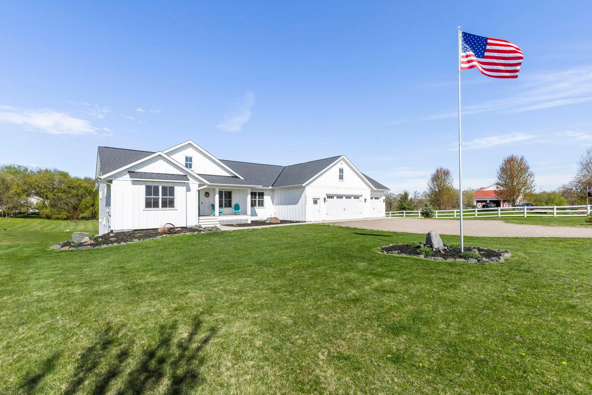 17-web-or-mls-21576 Meadowbrook Ave-19.jpg