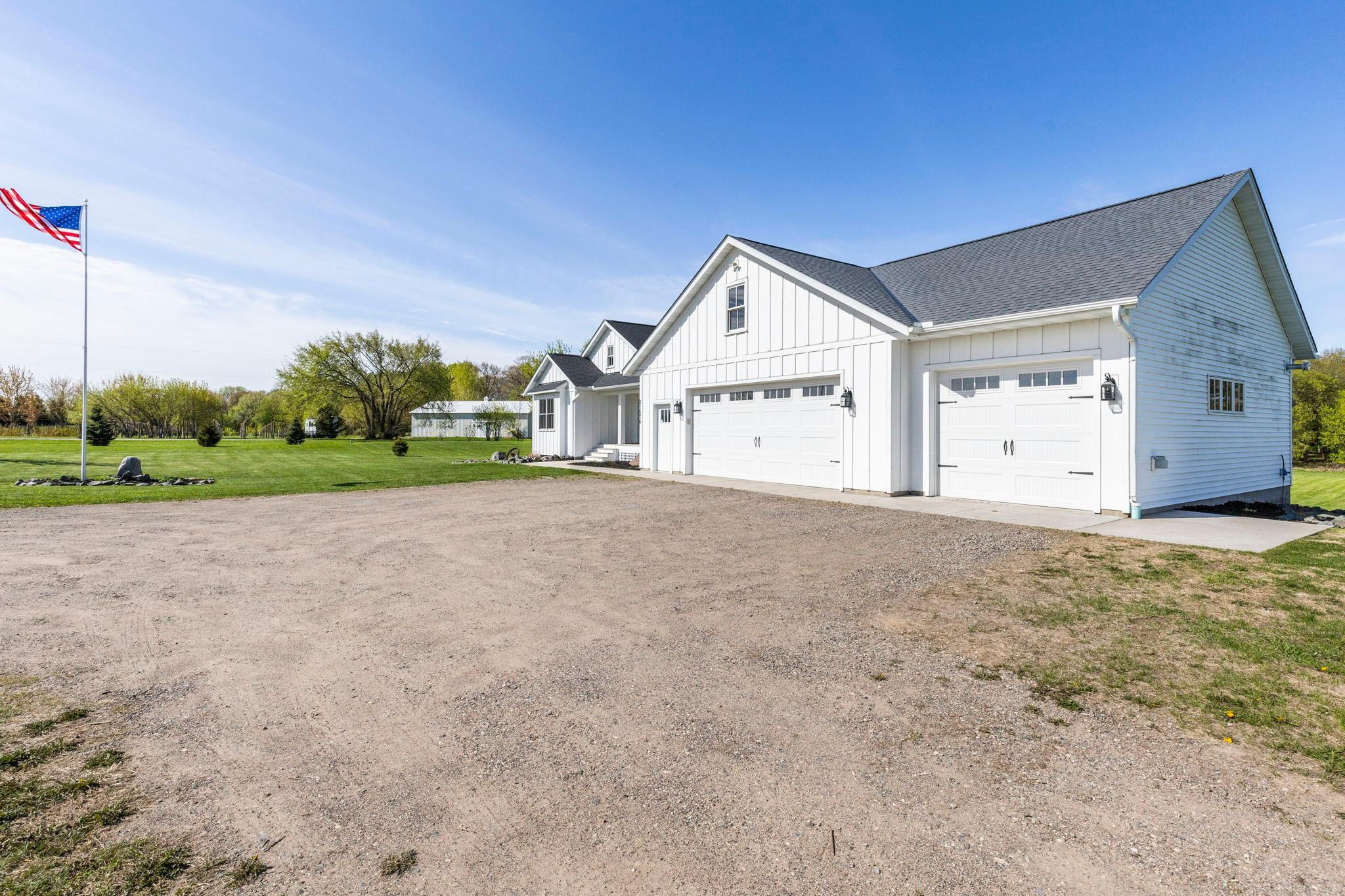 16-web-or-mls-21576 Meadowbrook Ave-16.jpg