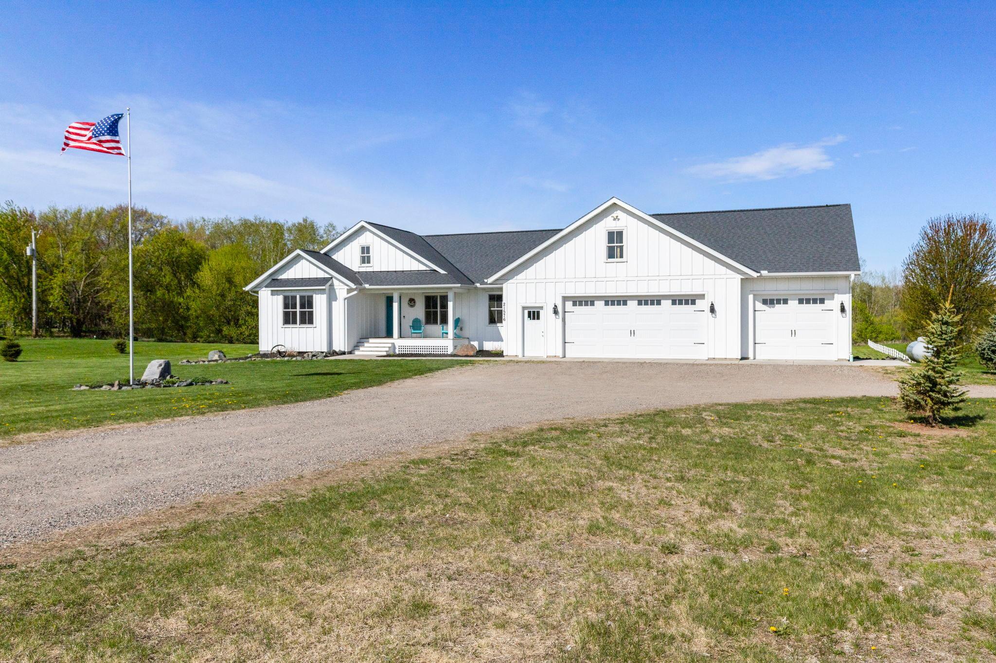 13-web-or-mls-21576 Meadowbrook Ave-8.jpg