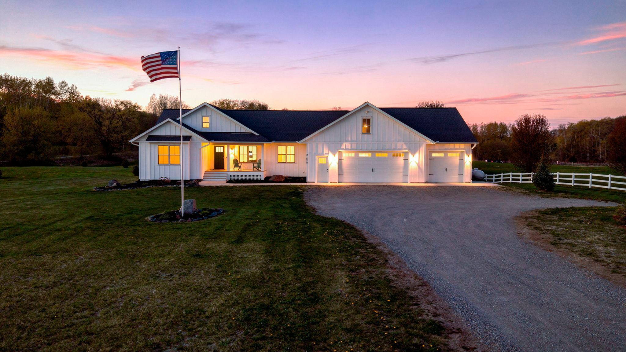1-web-or-mls-21576 Meadowbrook Ave-201 copy.jpg