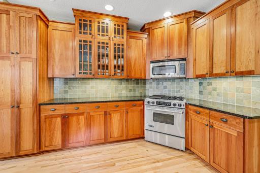 23-web-or-mls-Cobblestone Lake Pkwy-S2904-012.jpg