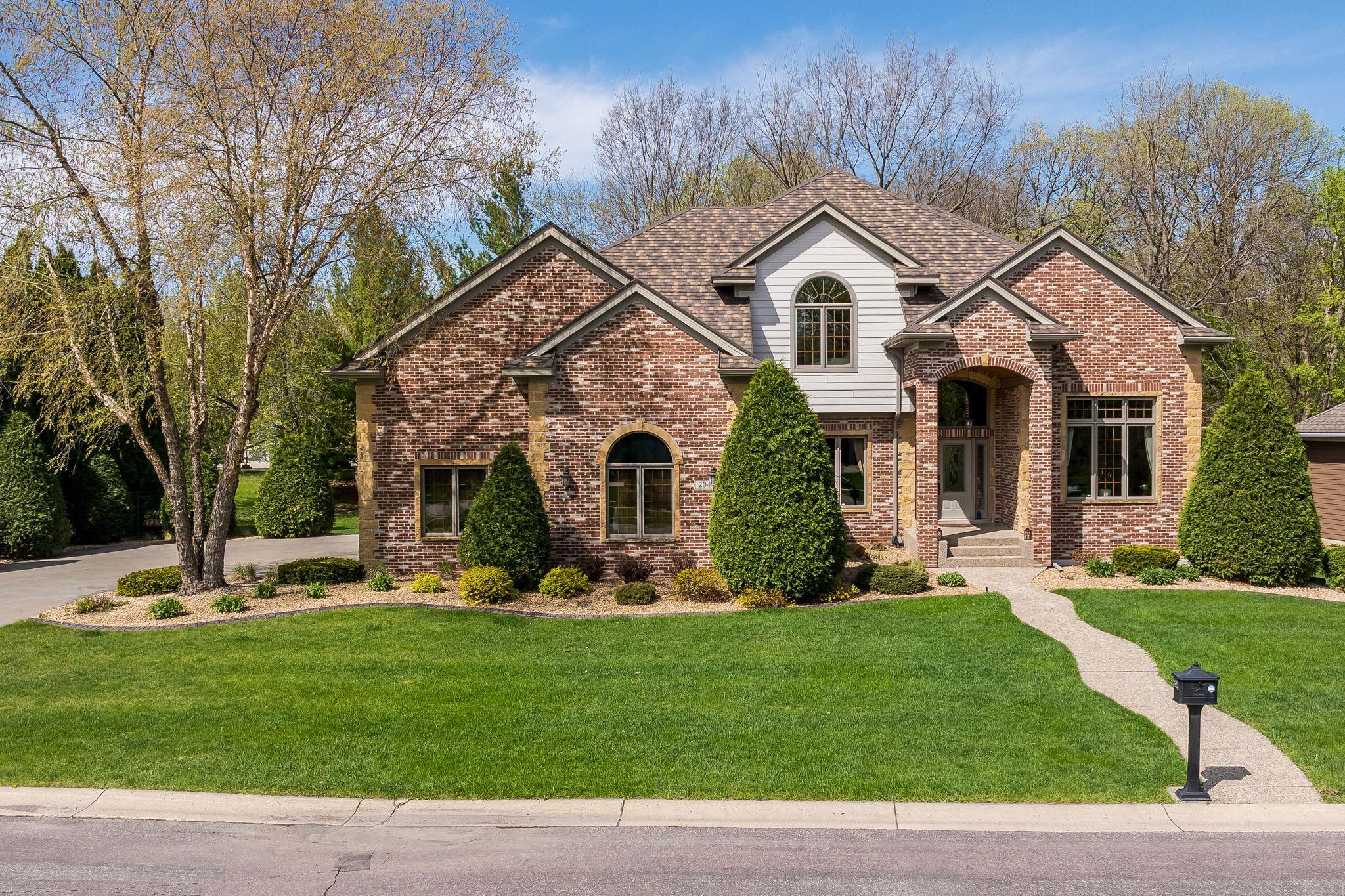 204 Woodhill Ct Mankato MN-1.jpg