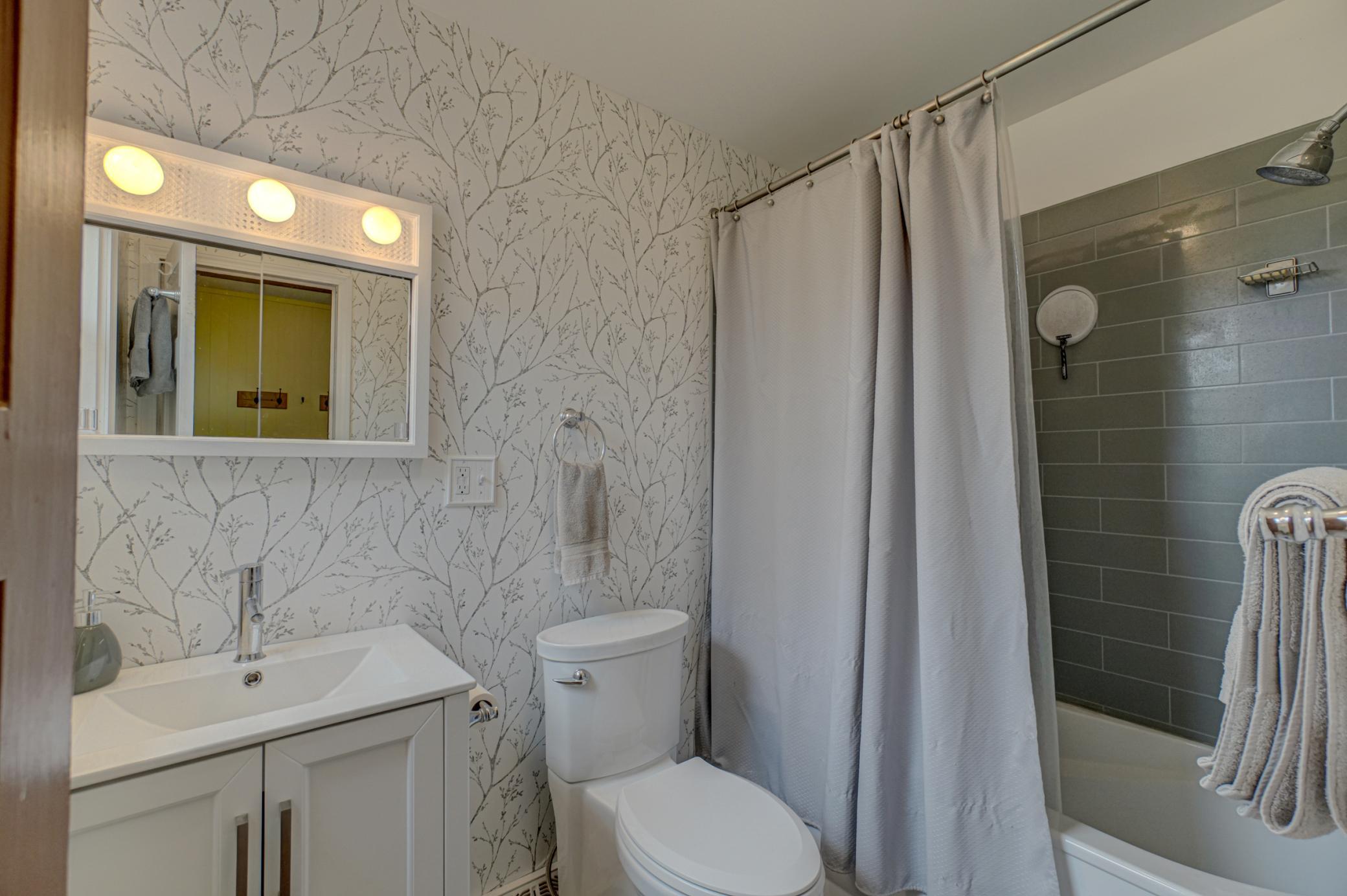 Main floor full bathrom