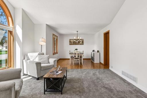 321 Dunbar Way, Saint Paul, MN 55115