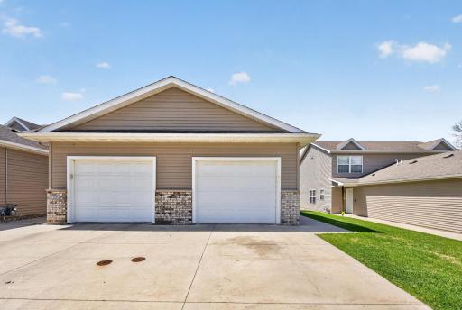 3 bedroom 3 bath townhome for sale 2067 26th Ave NW Rochester MN 55901