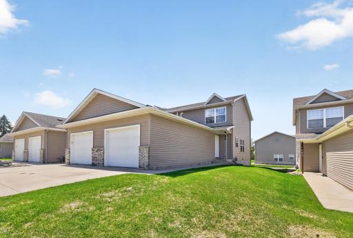 3 bedroom 3 bath townhome for sale 2067 26th Ave NW Rochester MN 55901