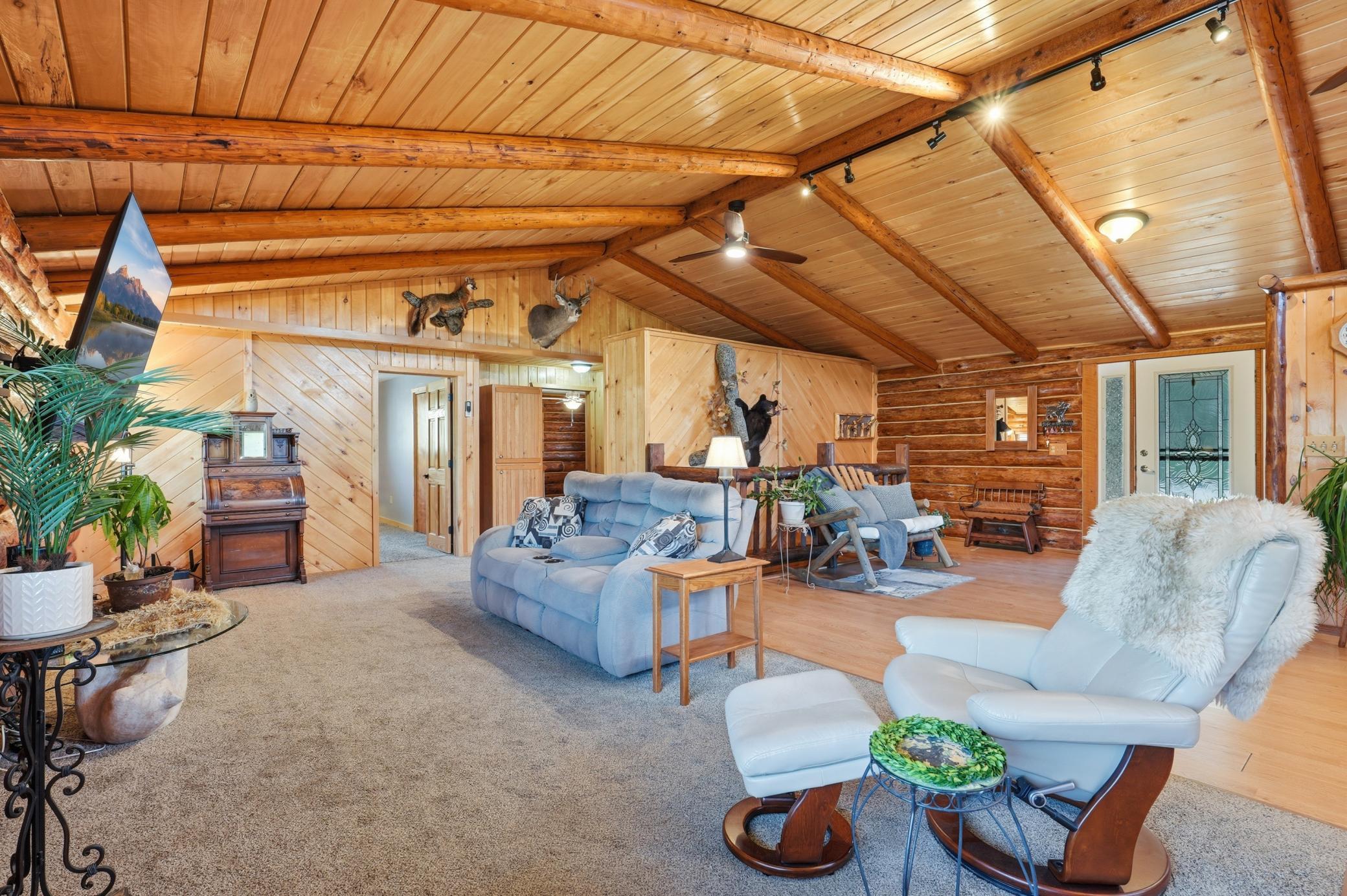 09-Living Room.jpg