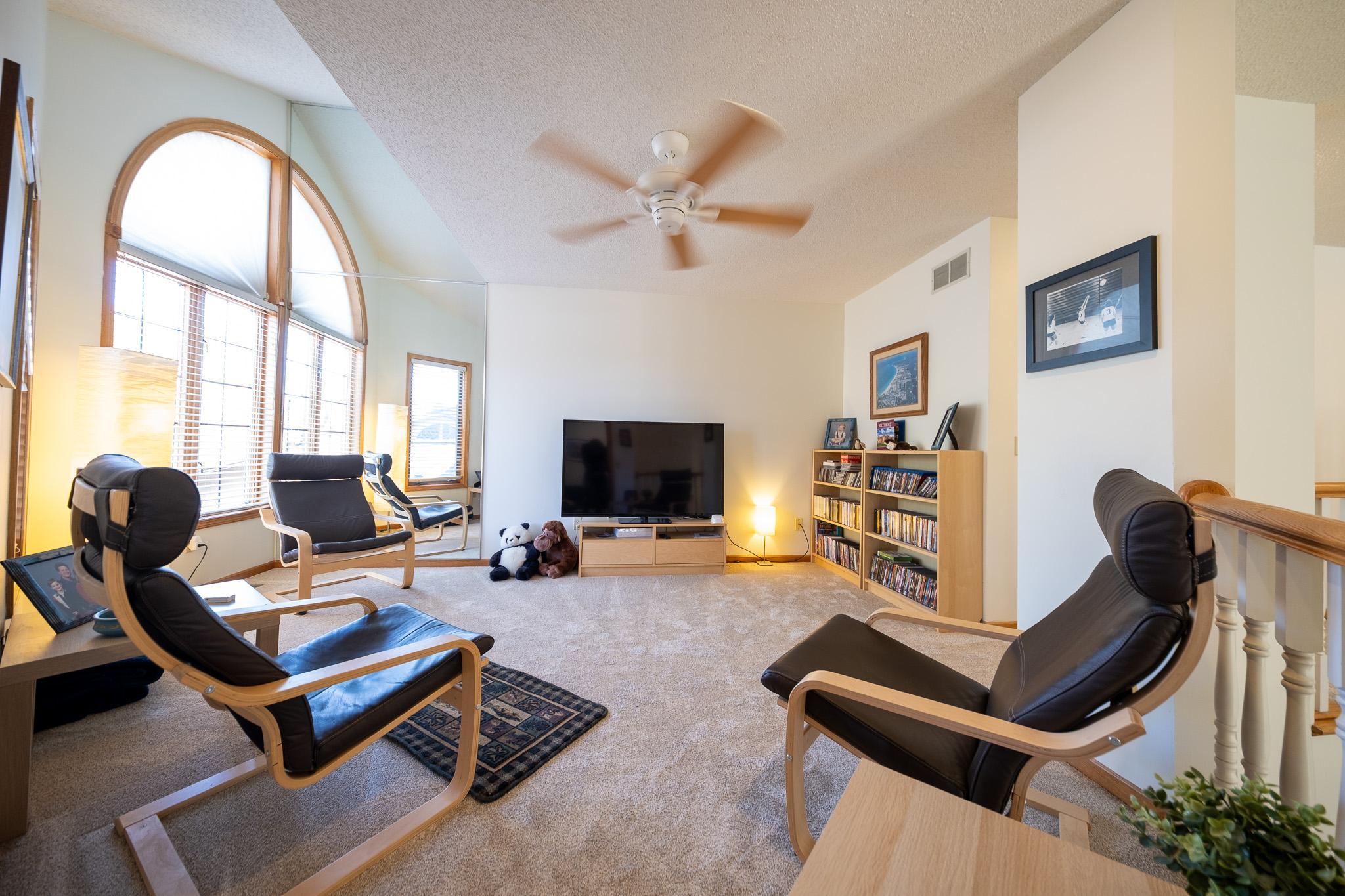 Large loft space for hanging out with great views