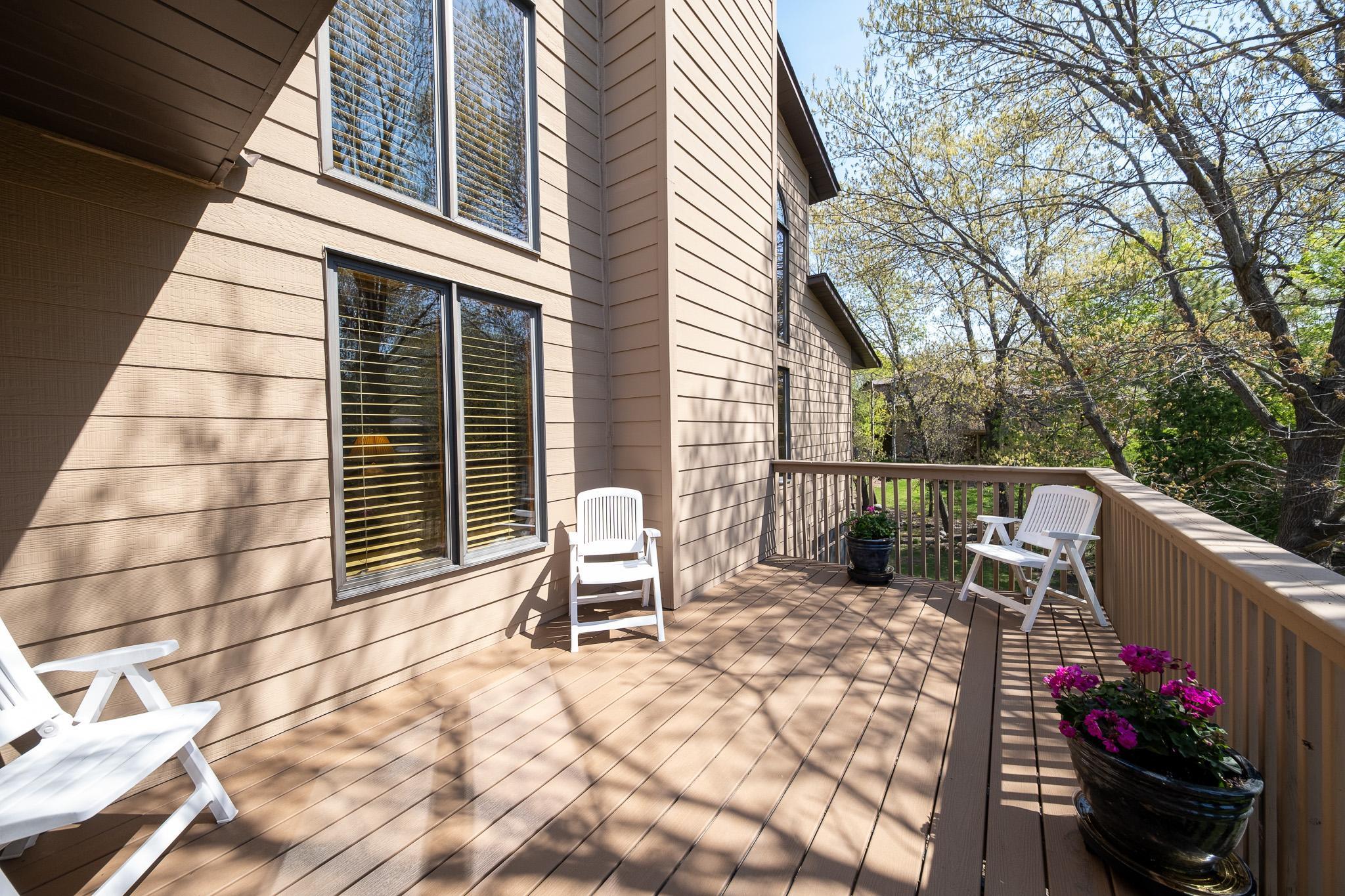 Large side deck with maintenance free flooring