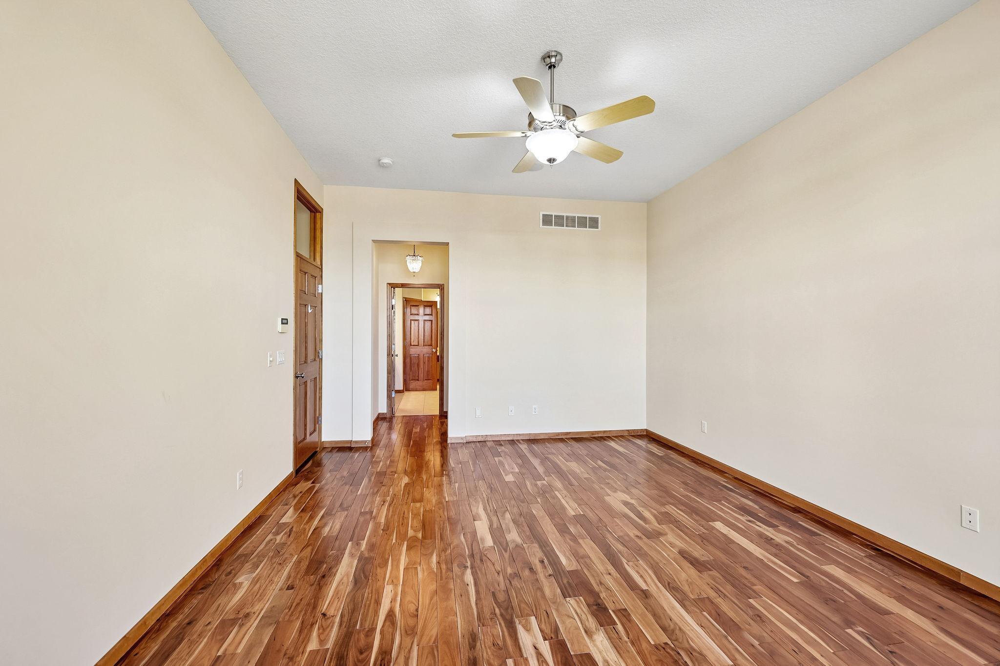 28-web-or-mls-Jewel Ln-S3004-028.jpg