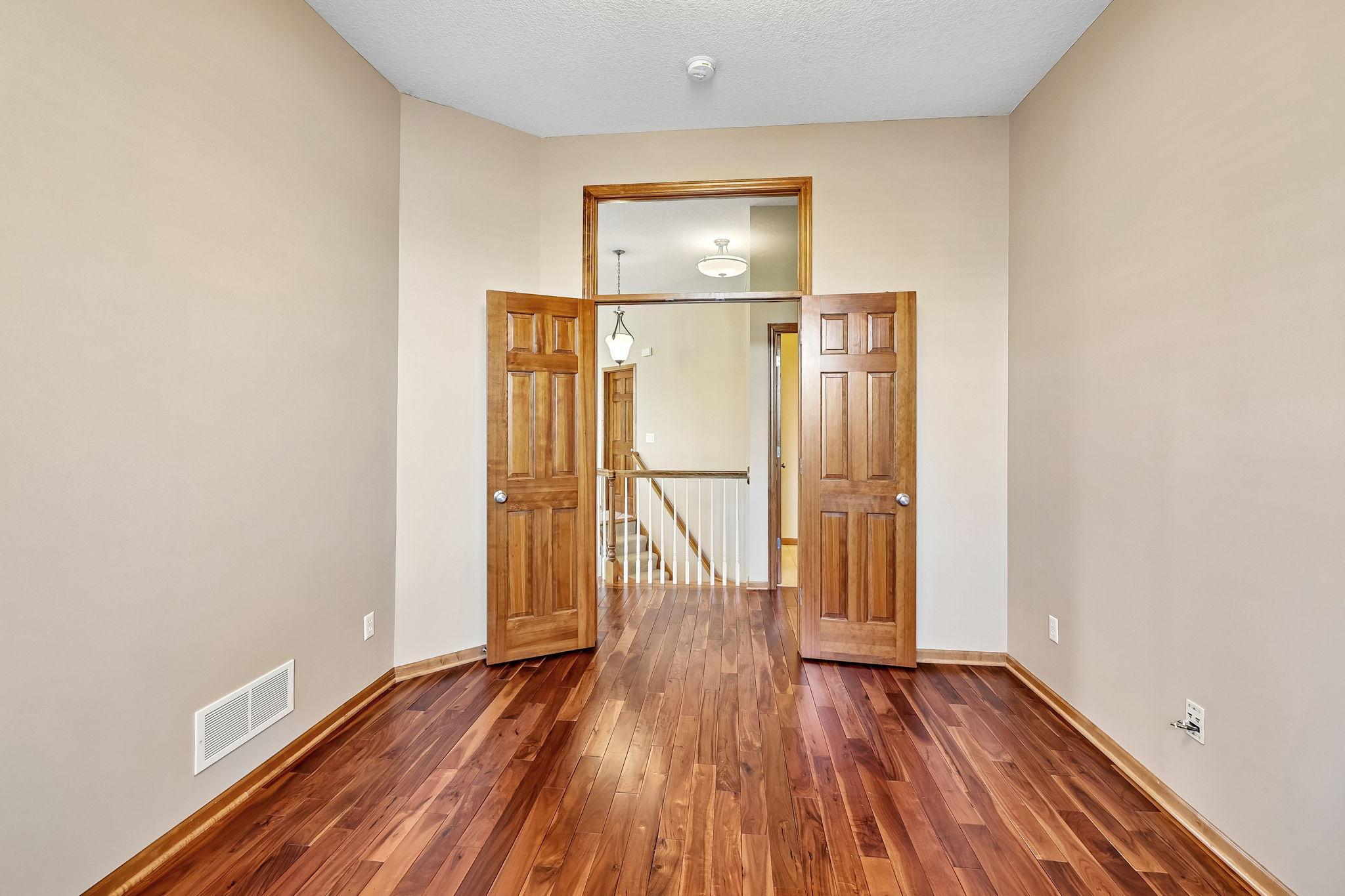 25-web-or-mls-Jewel Ln-S3004-025.jpg