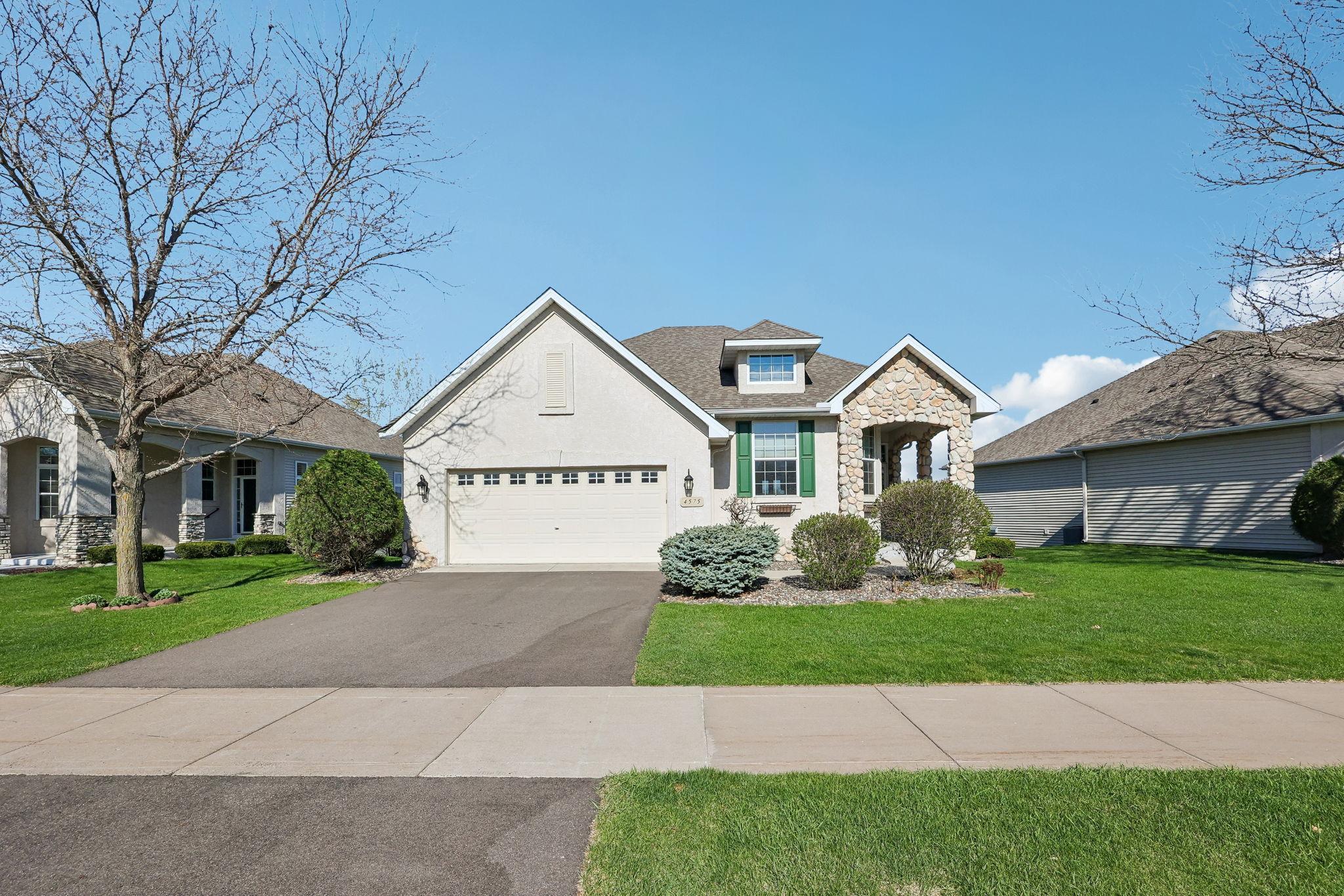 Gorgeous detached Plymouth townhome