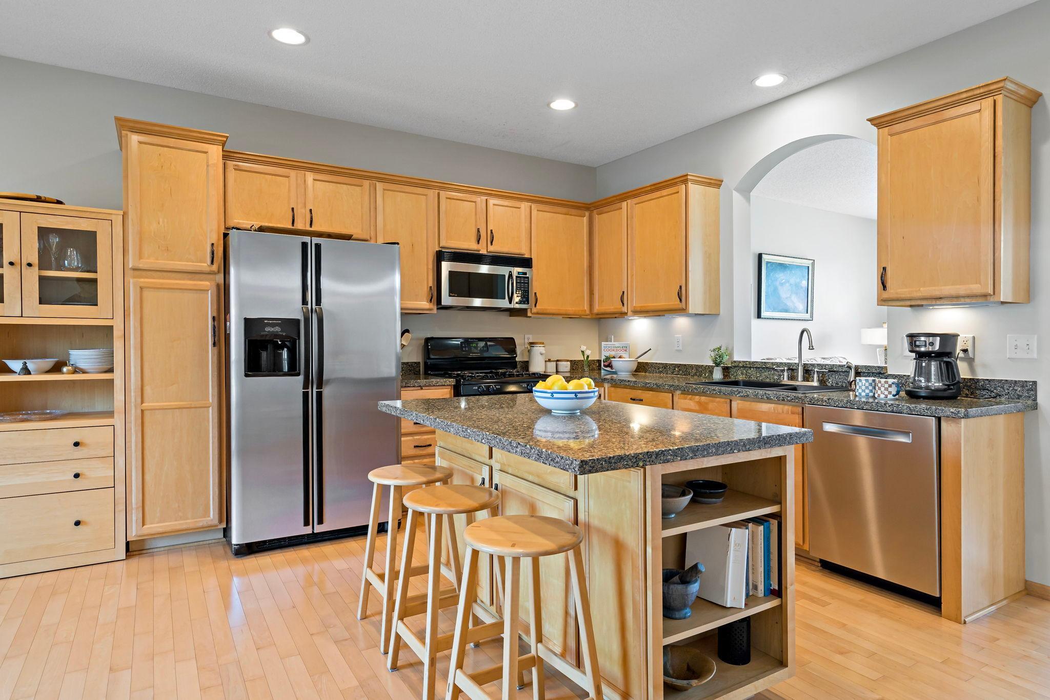 Modern Kitchen Granite Countertops & Stainless Steel Appliances