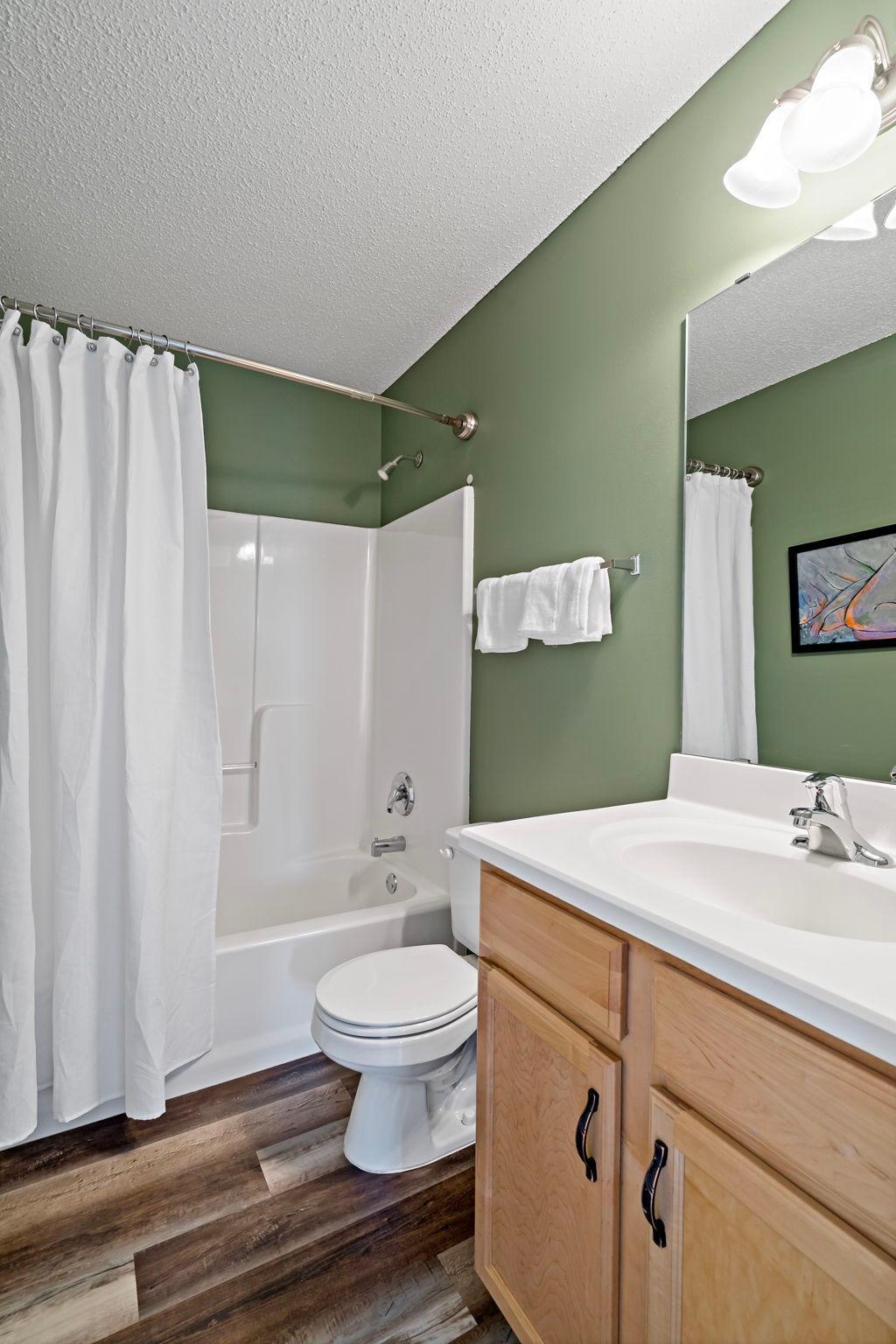 Upper Level Full Bathroom