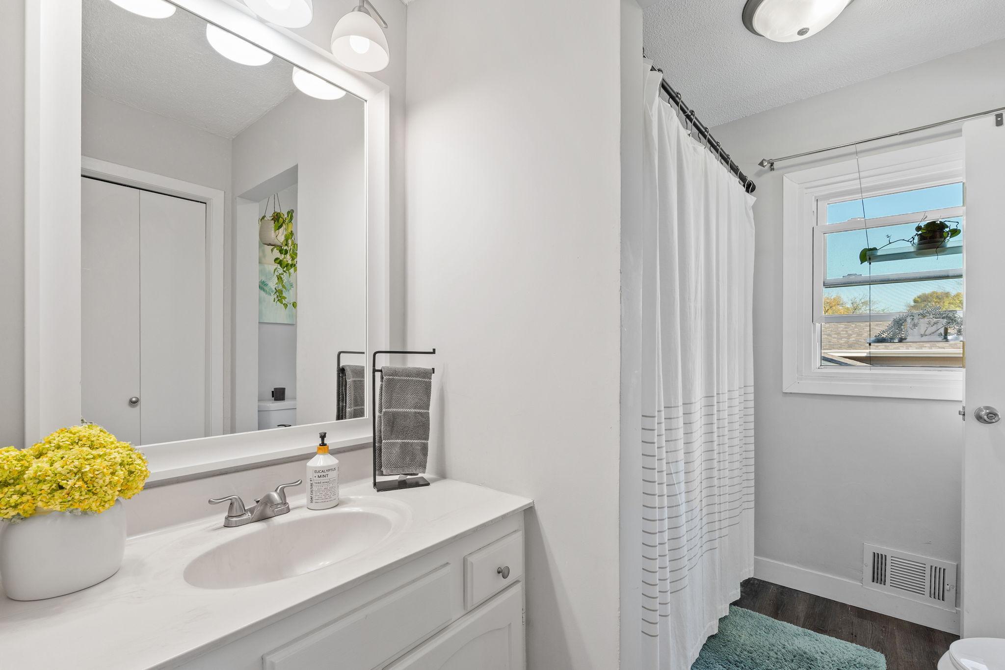 Upper level full bathroom with oversized vanity.