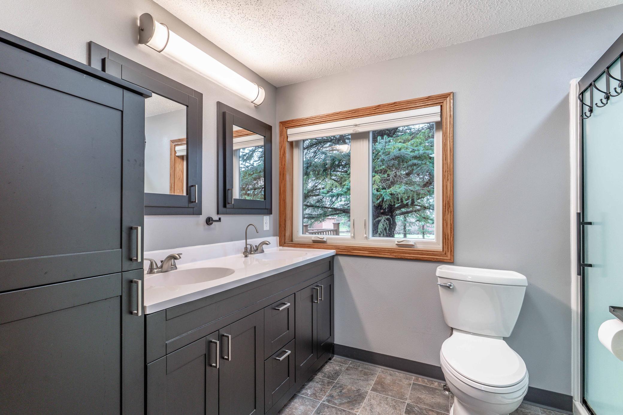 Dual Sinks in Primary En-suite