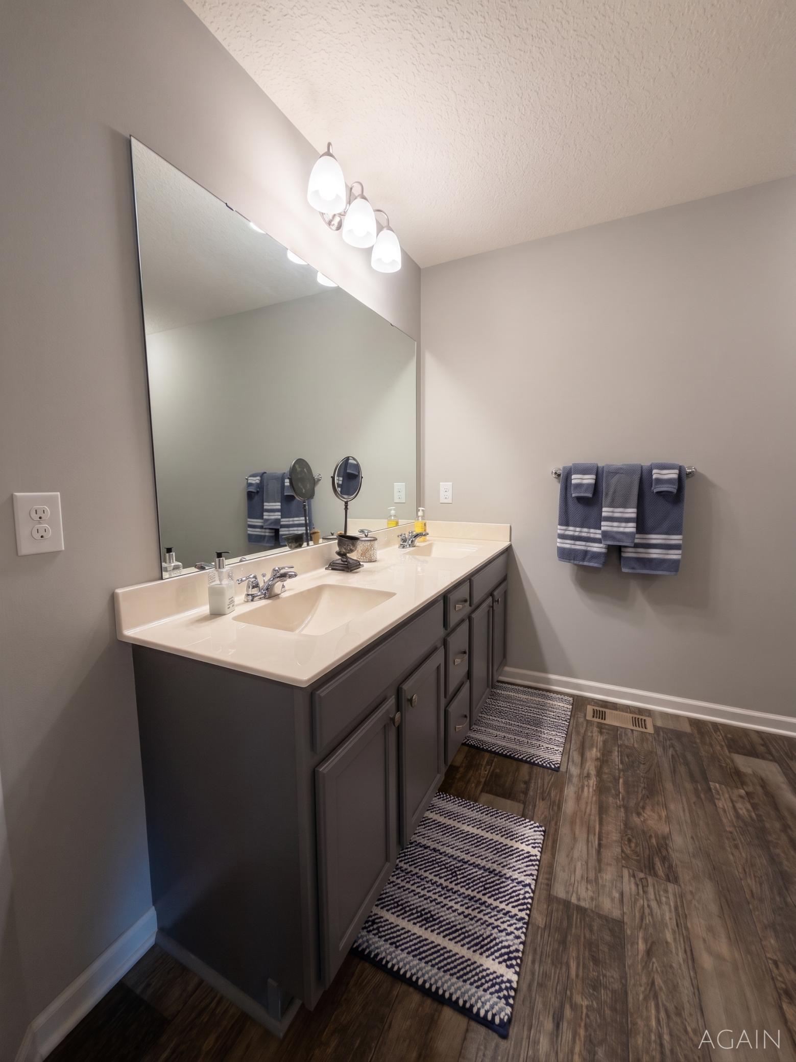Upper Level Full Bath