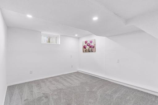 991 Minnehaha Avenue W, Saint Paul, MN 55104