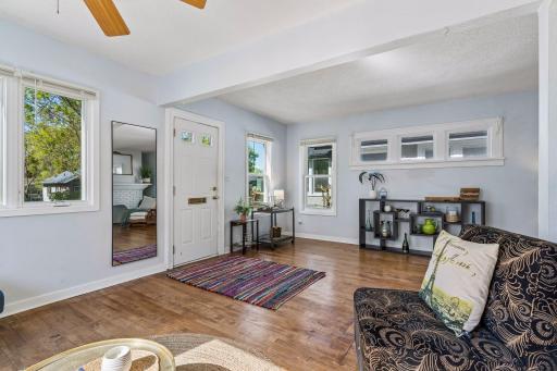 991 Minnehaha Avenue W, Saint Paul, MN 55104
