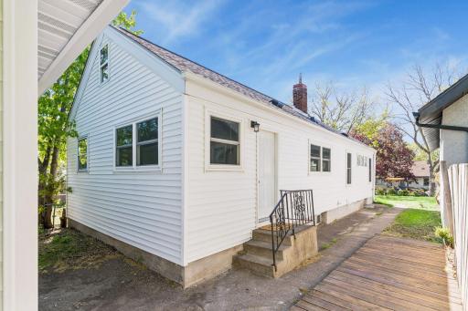 991 Minnehaha Avenue W, Saint Paul, MN 55104