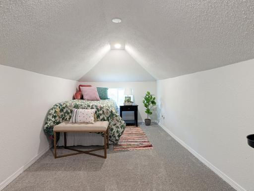 991 Minnehaha Avenue W, Saint Paul, MN 55104