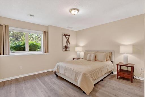 13420 Skyline Circle, Shakopee, MN 55379