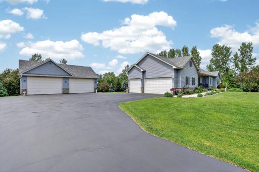13420 Skyline Circle, Shakopee, MN 55379