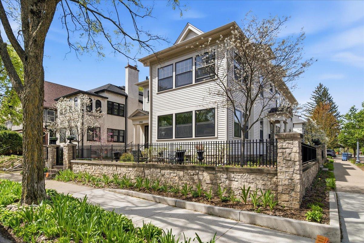 Private fenced in front yard/garden