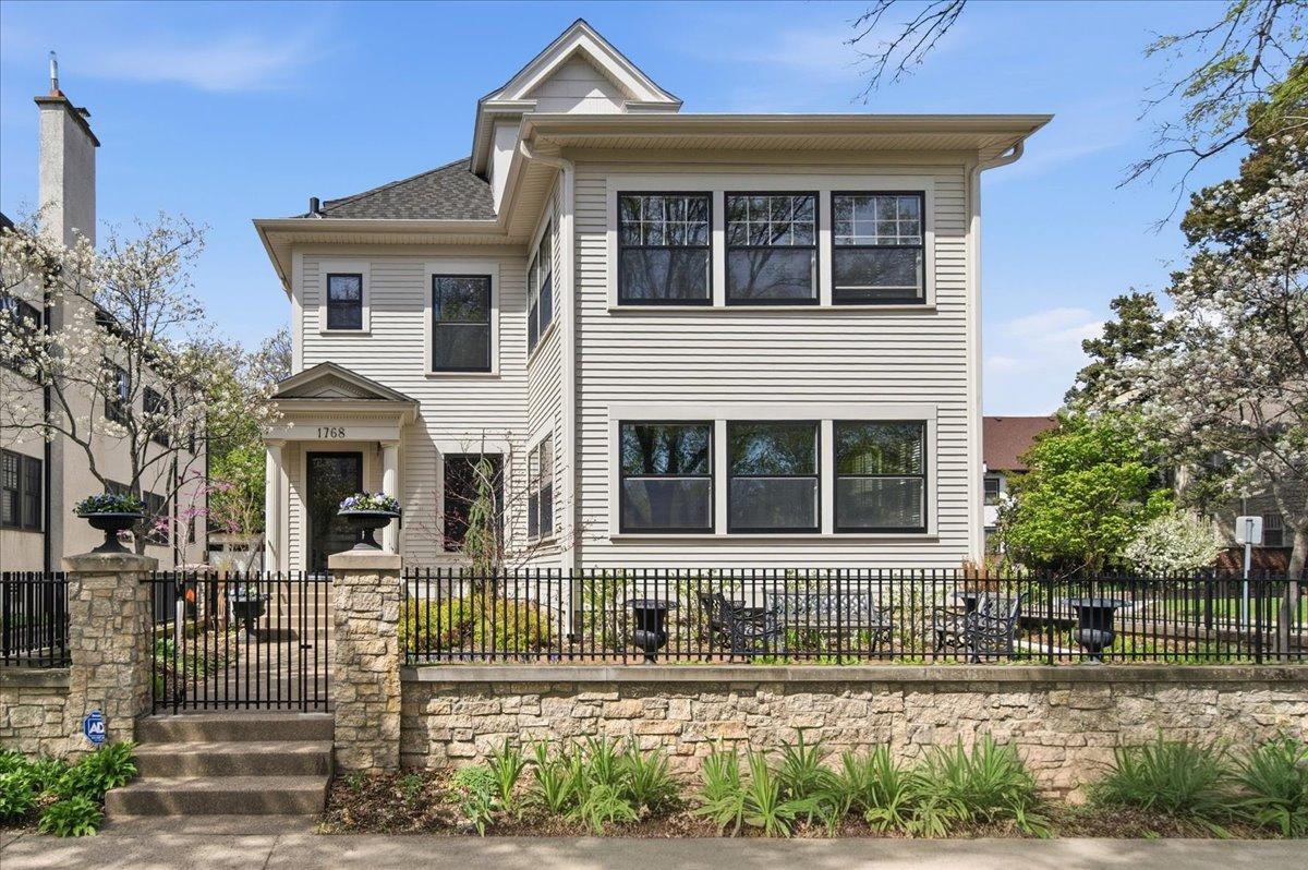 Beautiful Lowry Hill Duplex