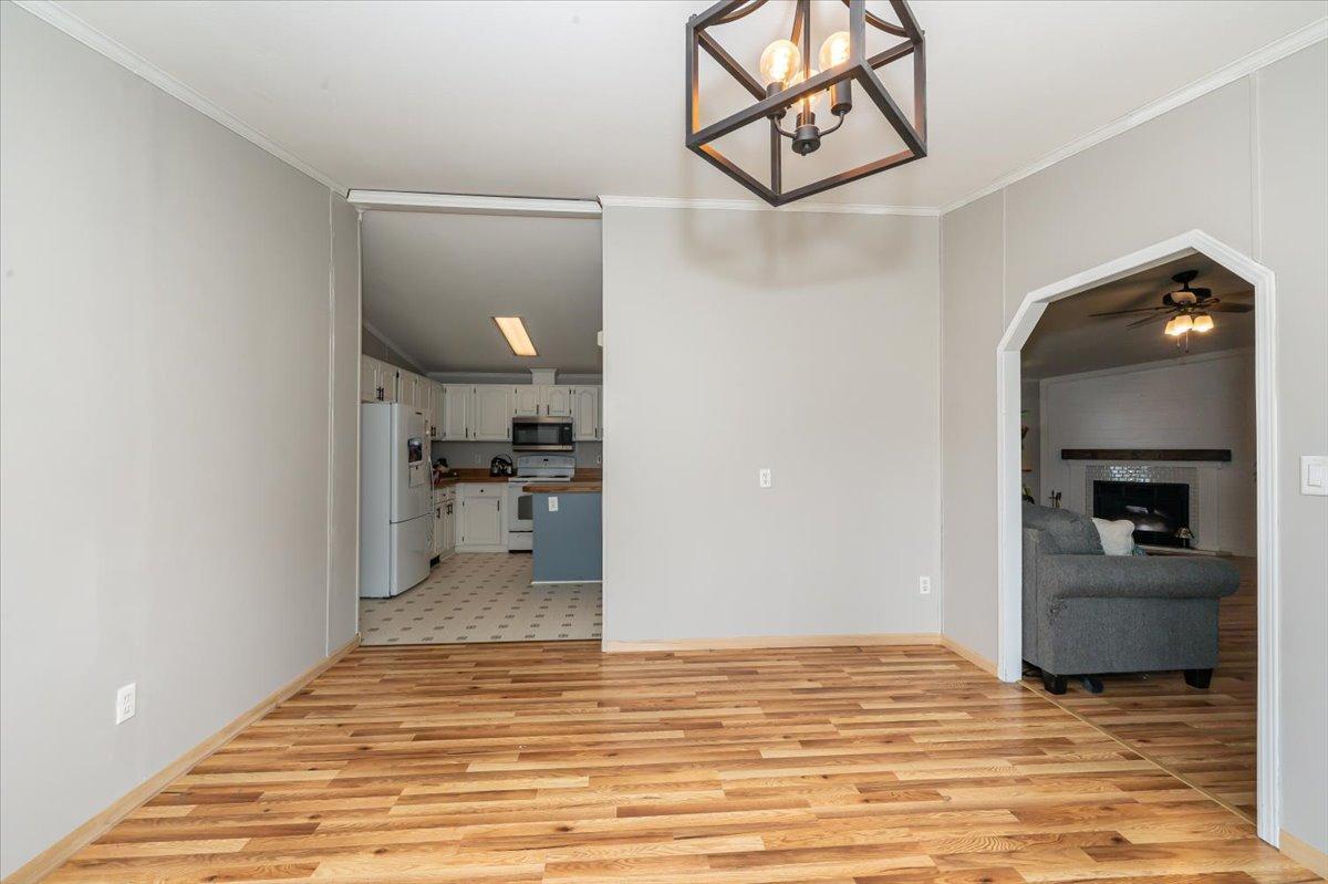12-Dining Room.jpg