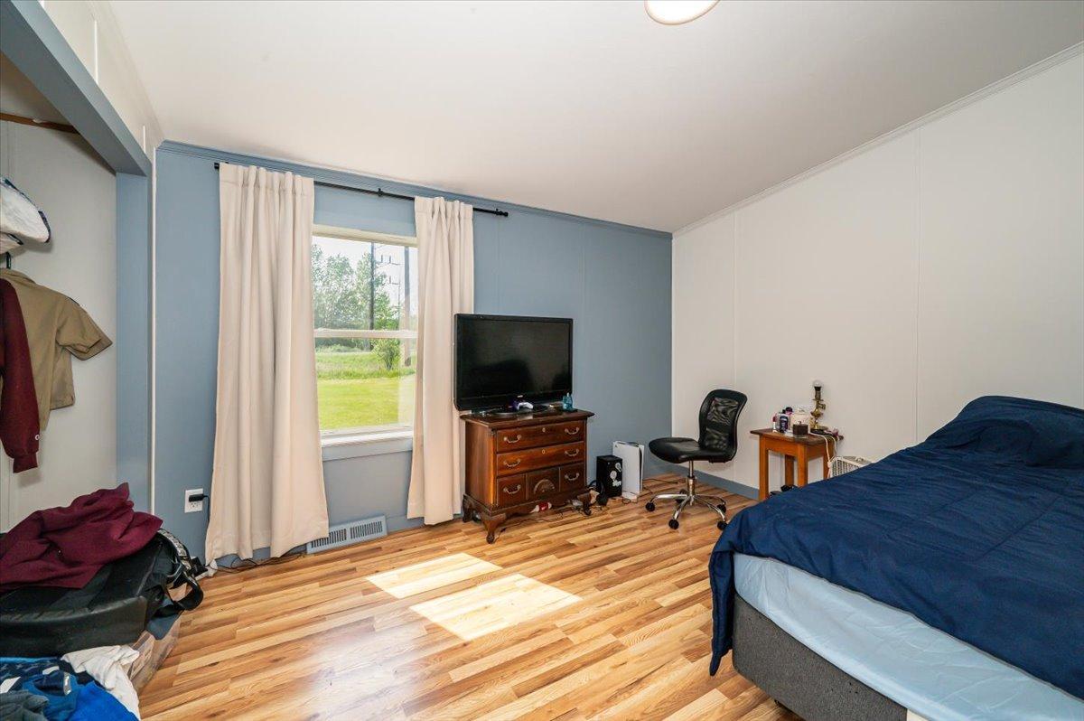 13-Bedroom.jpg
