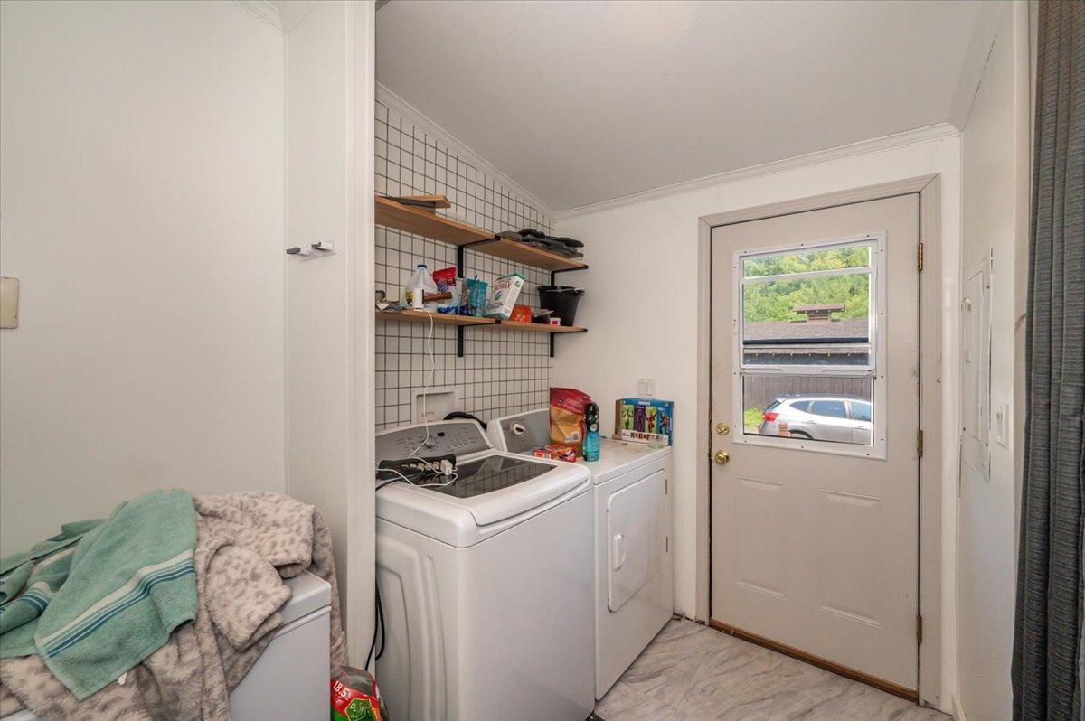 18-2 Laundry Room (2).jpg