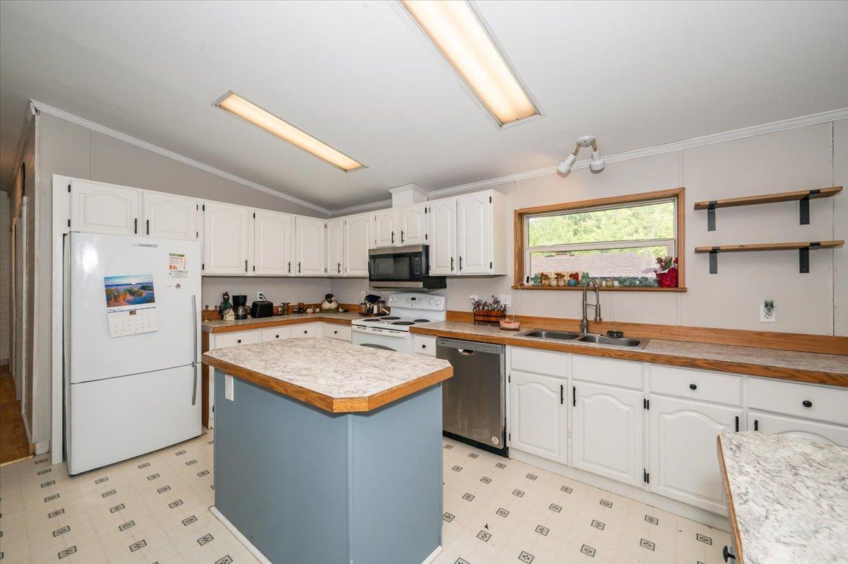 08-Kitchen.jpg