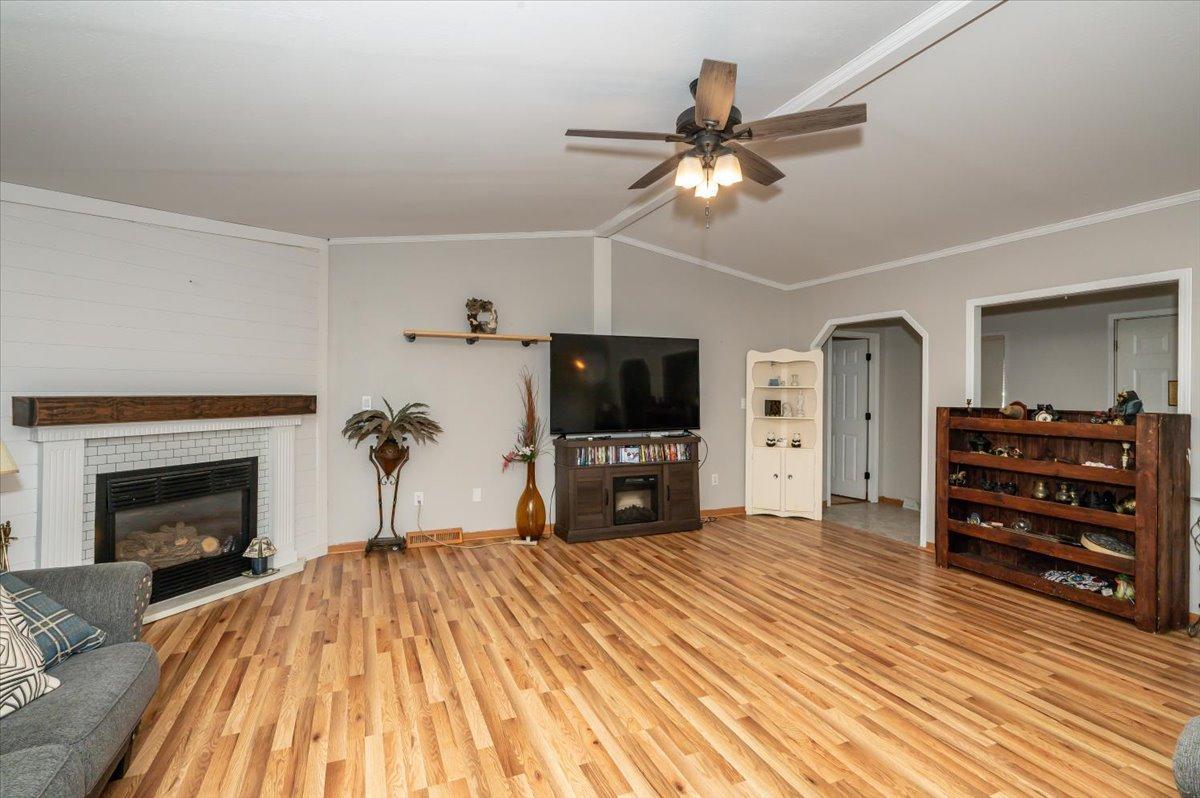 07-Living Room.jpg
