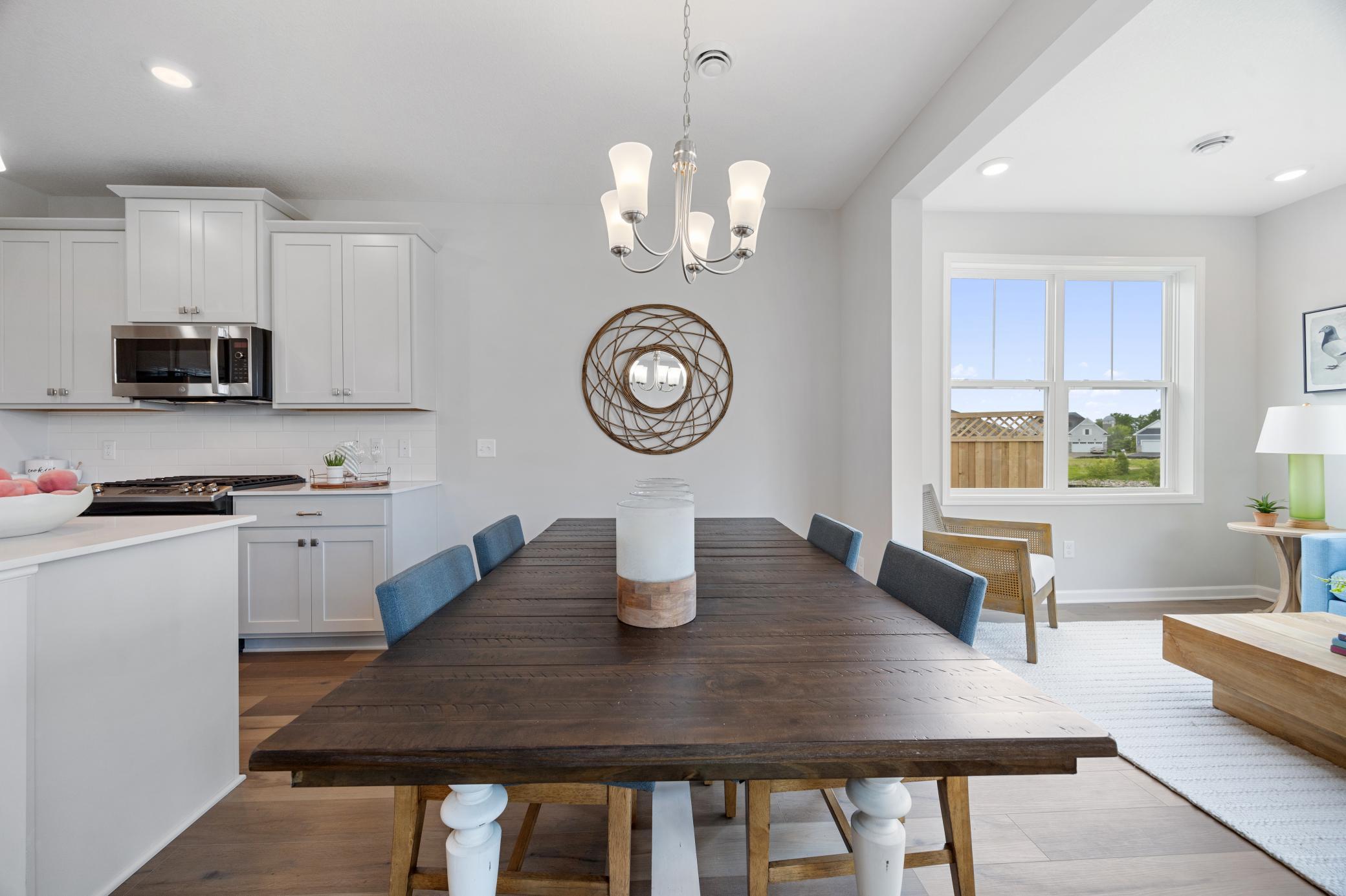 [L212-Z015]DiningArea.1.jpg