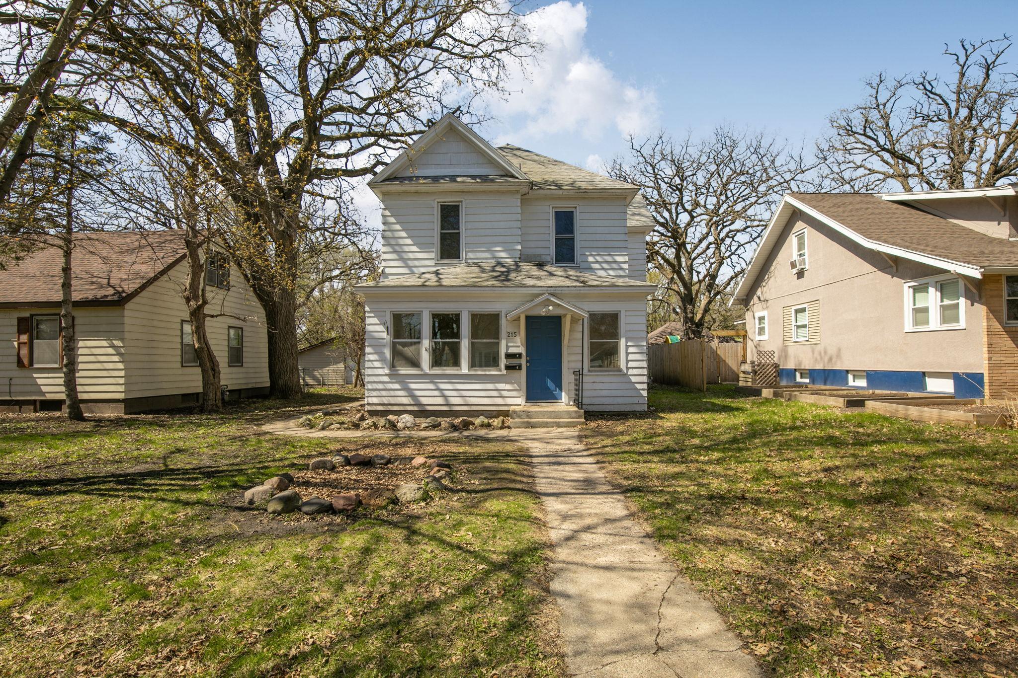 Welcome to 215 3rd Ave NE