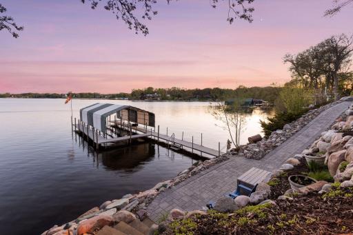 Breathtaking south-facing views on Jennings Bay.